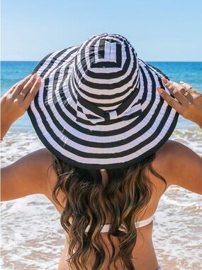 Black & White Striped Wide-Brim Sun Hat
